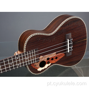 Ukulele sofisticado com padrão de madeira de peixe personalizado